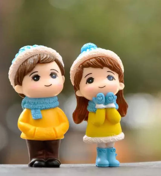 Winter Couple miniature- M78