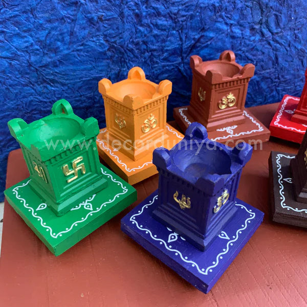 Clay Vilakku, Thulasi Maadam Diya with Wooden Manai - Set of 6 Pcs - DD11