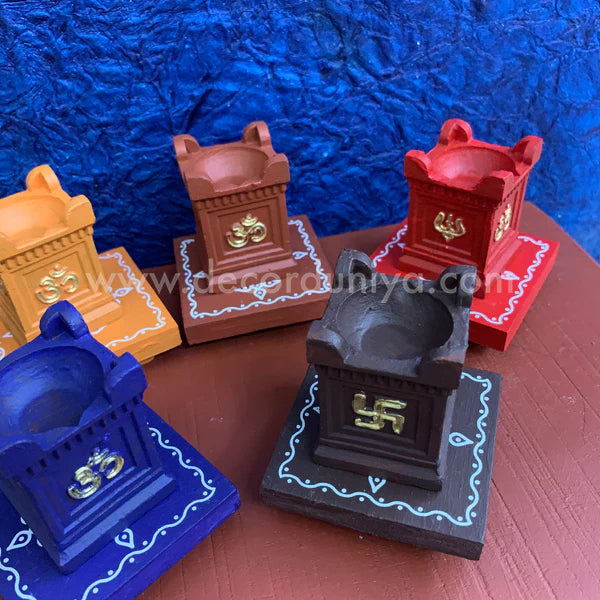 Clay Vilakku, Thulasi Maadam Diya with Wooden Manai - Set of 6 Pcs - DD11