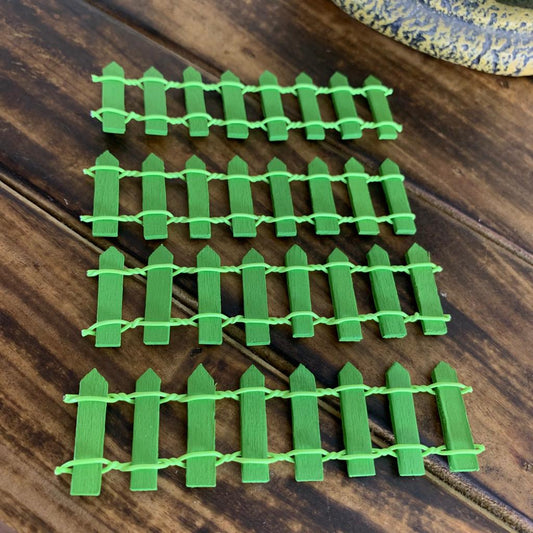 Miniature Green Fence - M04