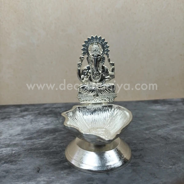 Ganesha Vilakku - GN2