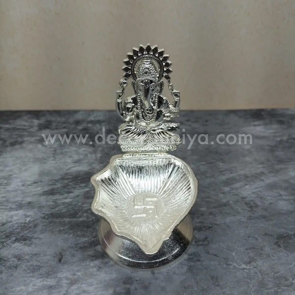 Ganesha Vilakku - GN2