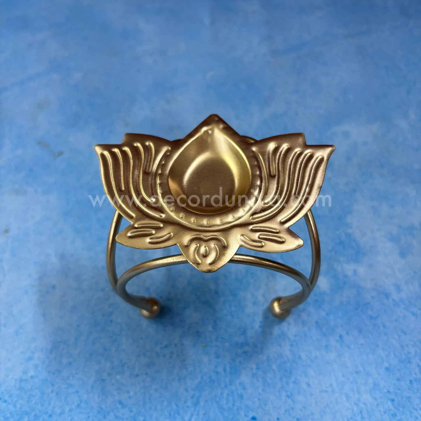 Metal Lamp Gold Finish - L1