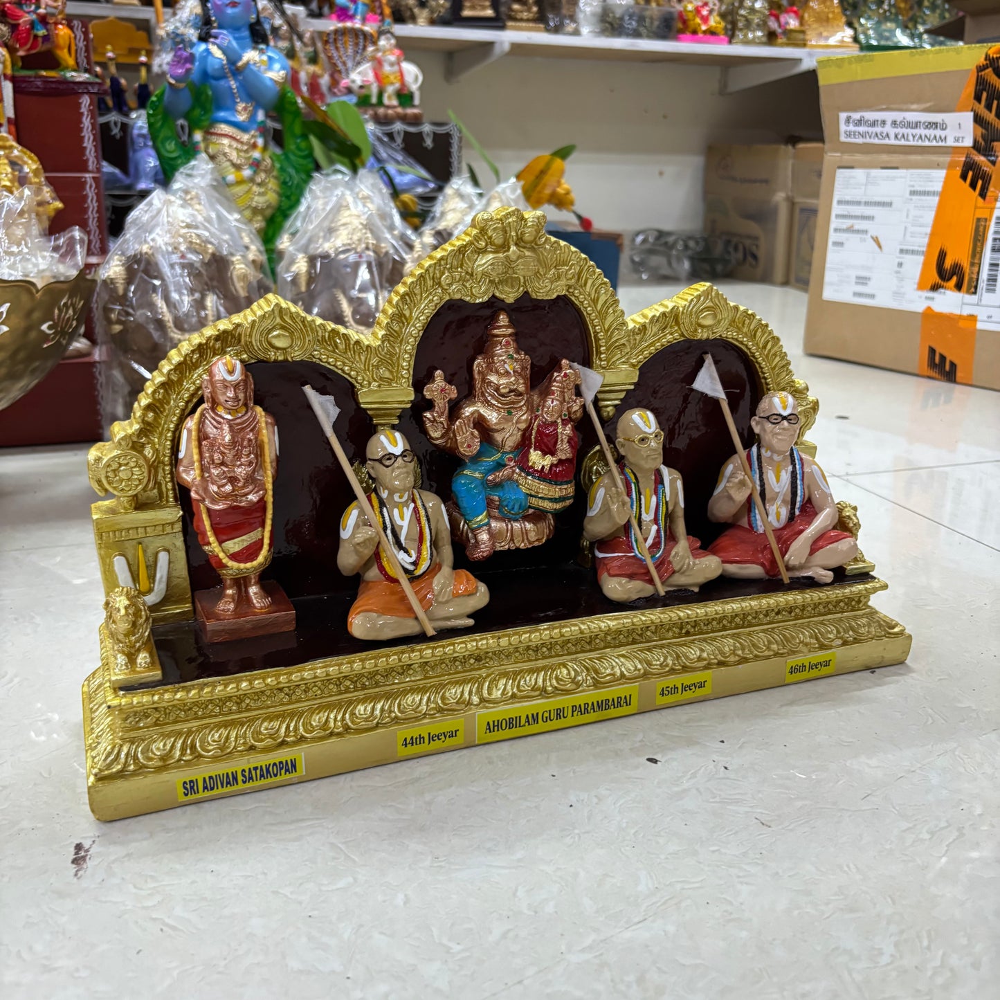 Guru Parambarai | Fibre Golu Bommai | Decor Duniya Golu Dolls | Navaratri Golu Bommai - DN7