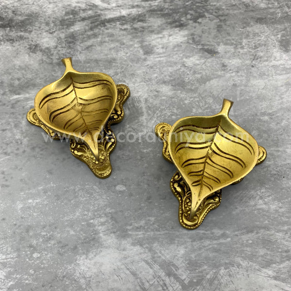 Brass Leaf Vilakku, Lamp - LL01-c