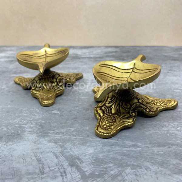 Brass Leaf Vilakku, Lamp - LL01-c