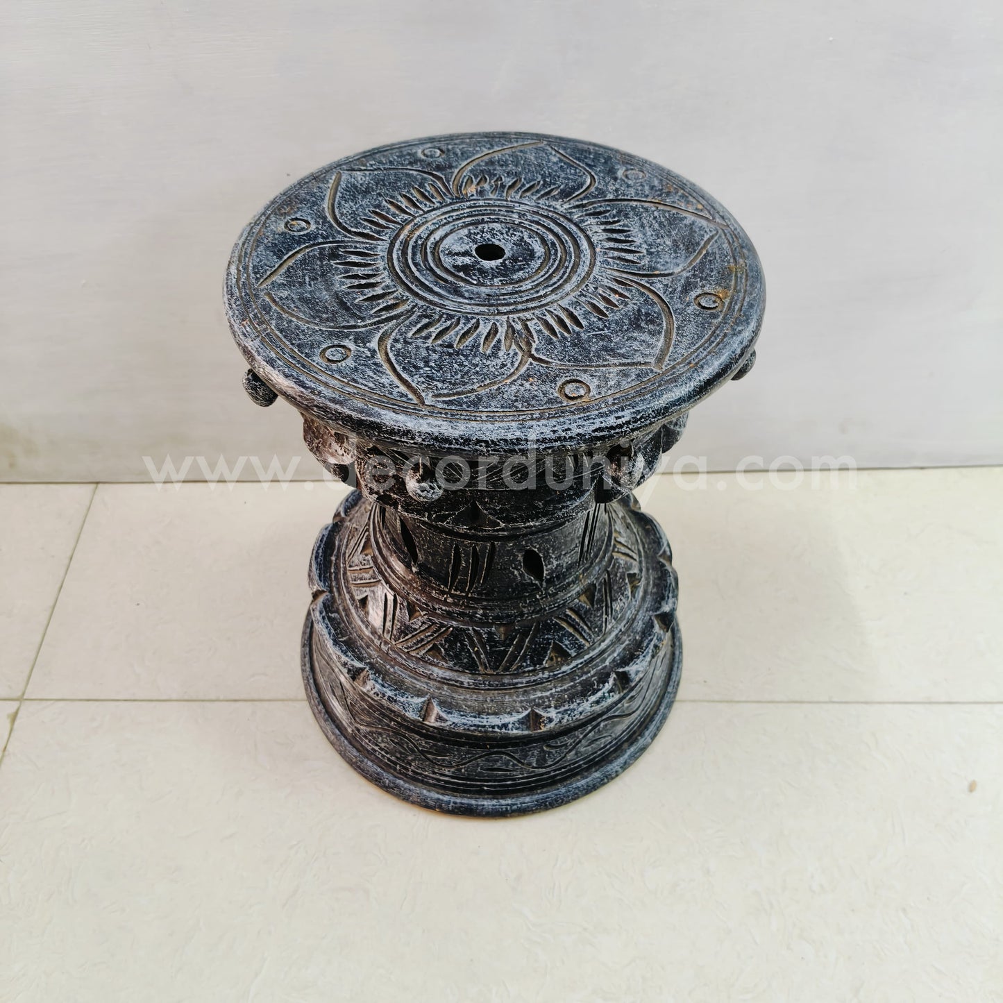 Handcrafted clay Urili and stand - CU3