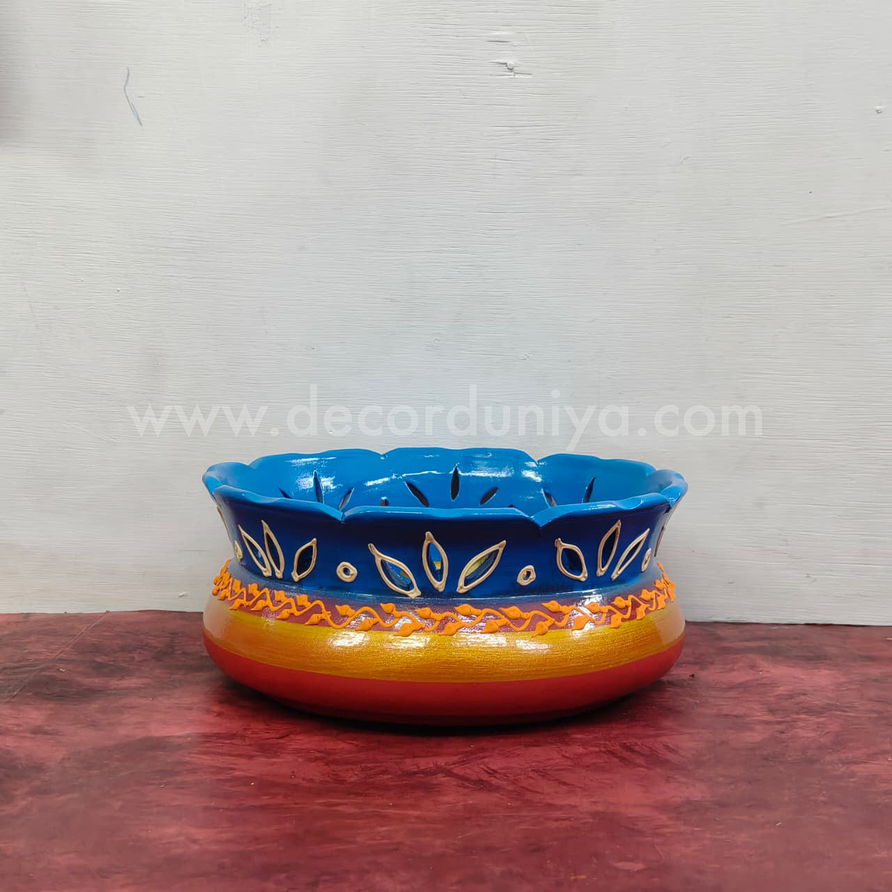 Hand Crafted Urili with Vilakku - VFS1075