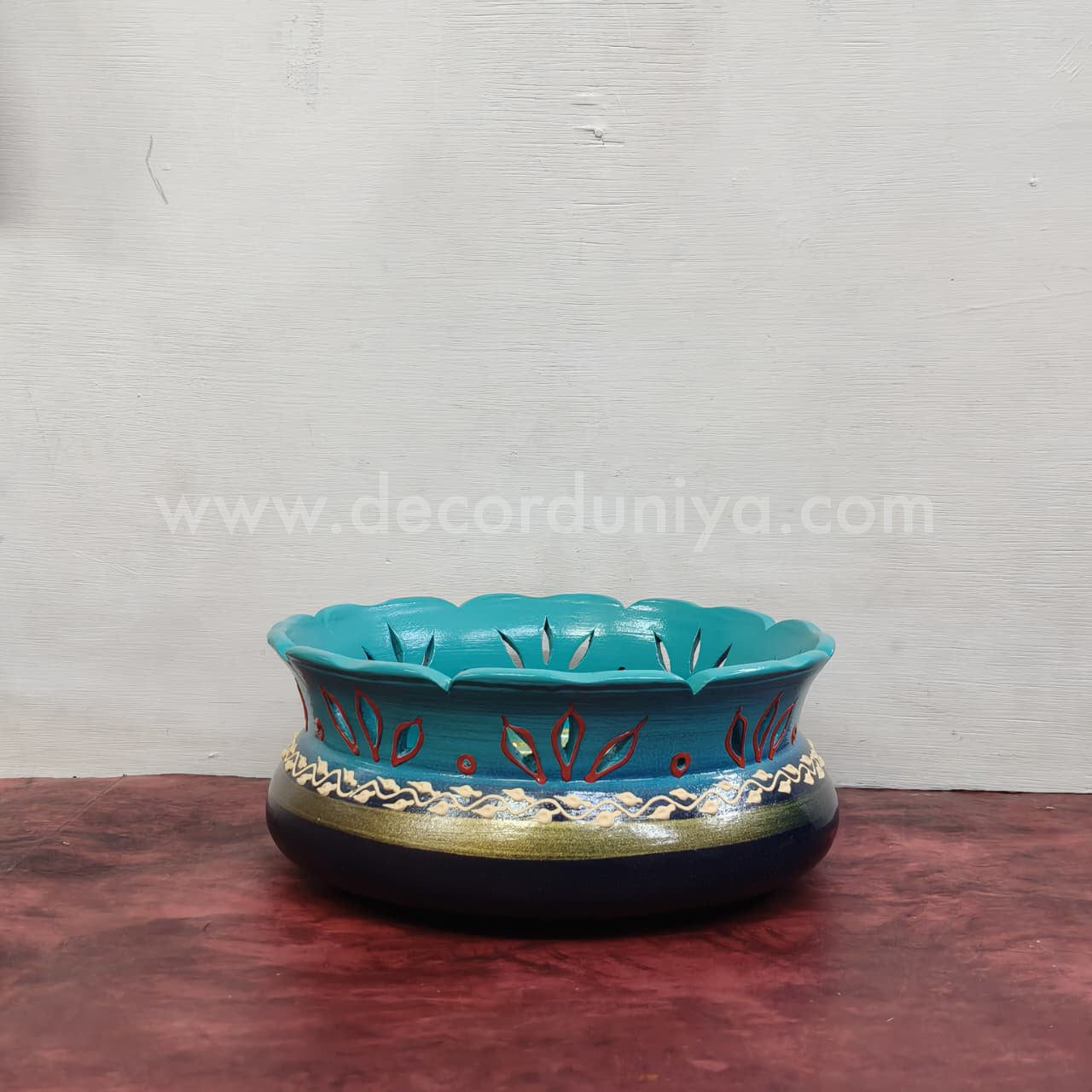 Hand Crafted Urili with Vilakku - VFS1076