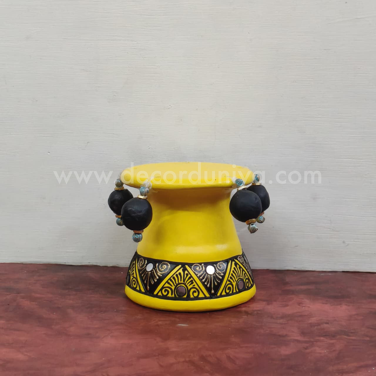 Hand Crafted Urili Stand - VS1073