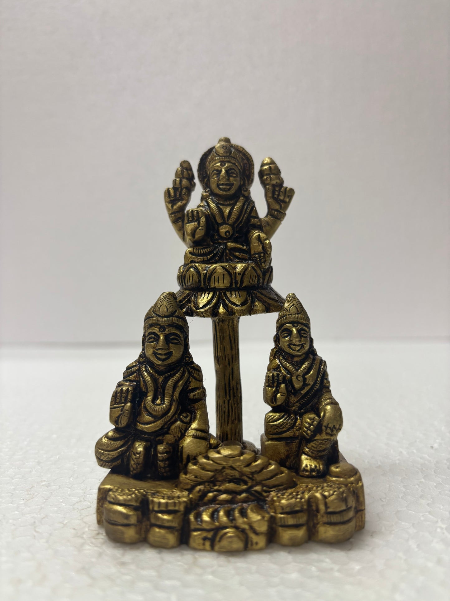 Lakshmi Kubera | Goddess Lakshmi & Lord Kuberar Brass Idol | Decor Duniya Brass Idols | Pooja & Home Décor – RBN27