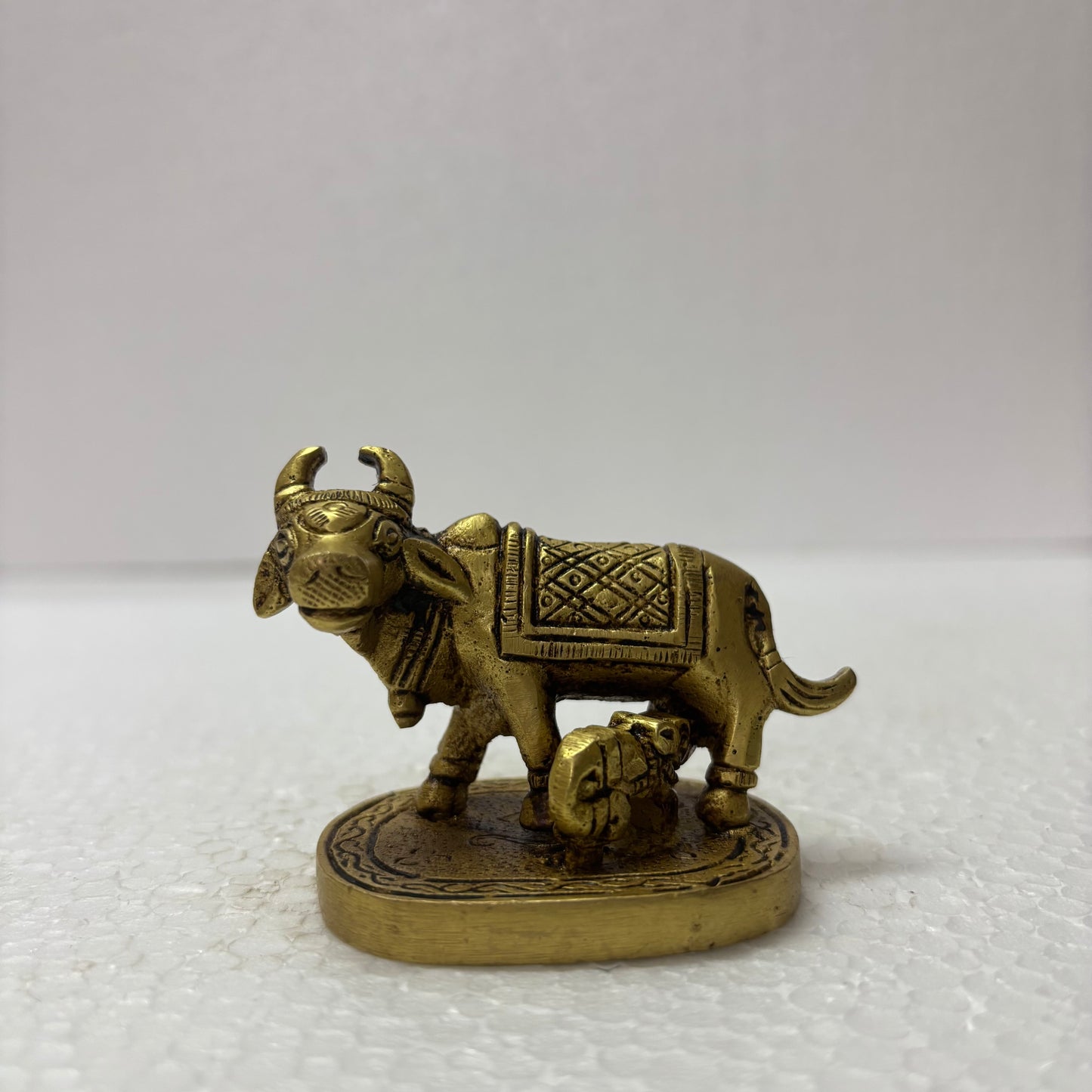 Cow & Calf | Gomatha Cow & Calf Brass Idol | Decor Duniya Brass Idols | Pooja & Home Décor – RBN37