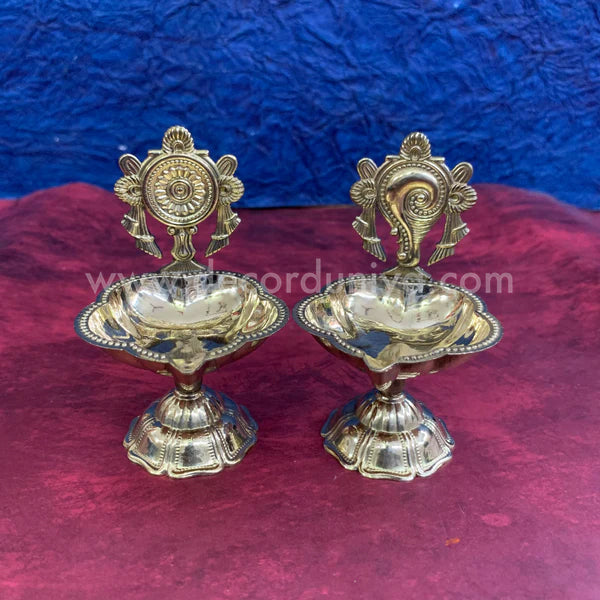 Sangu Chakra Vilakku - RB904