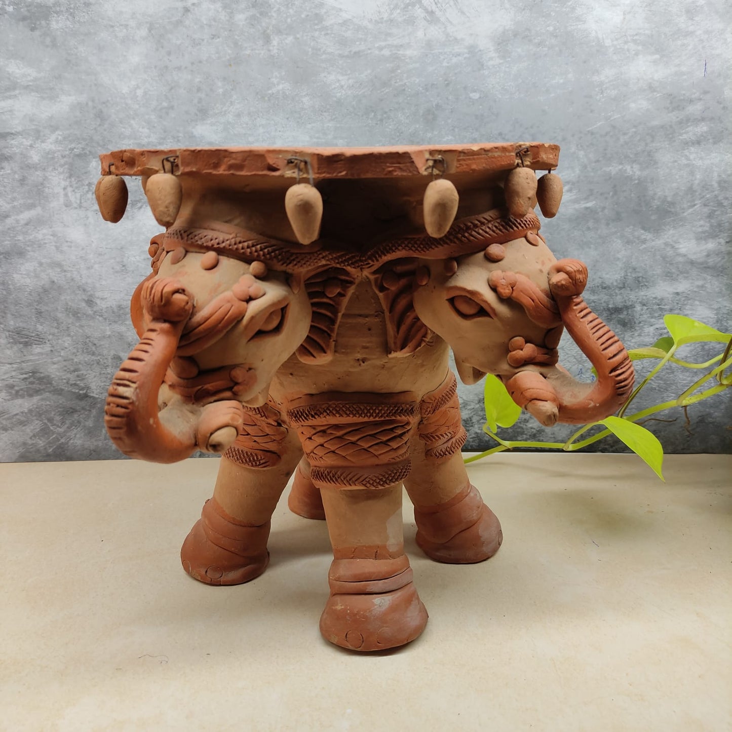 Elephant Urili Stand - ES6