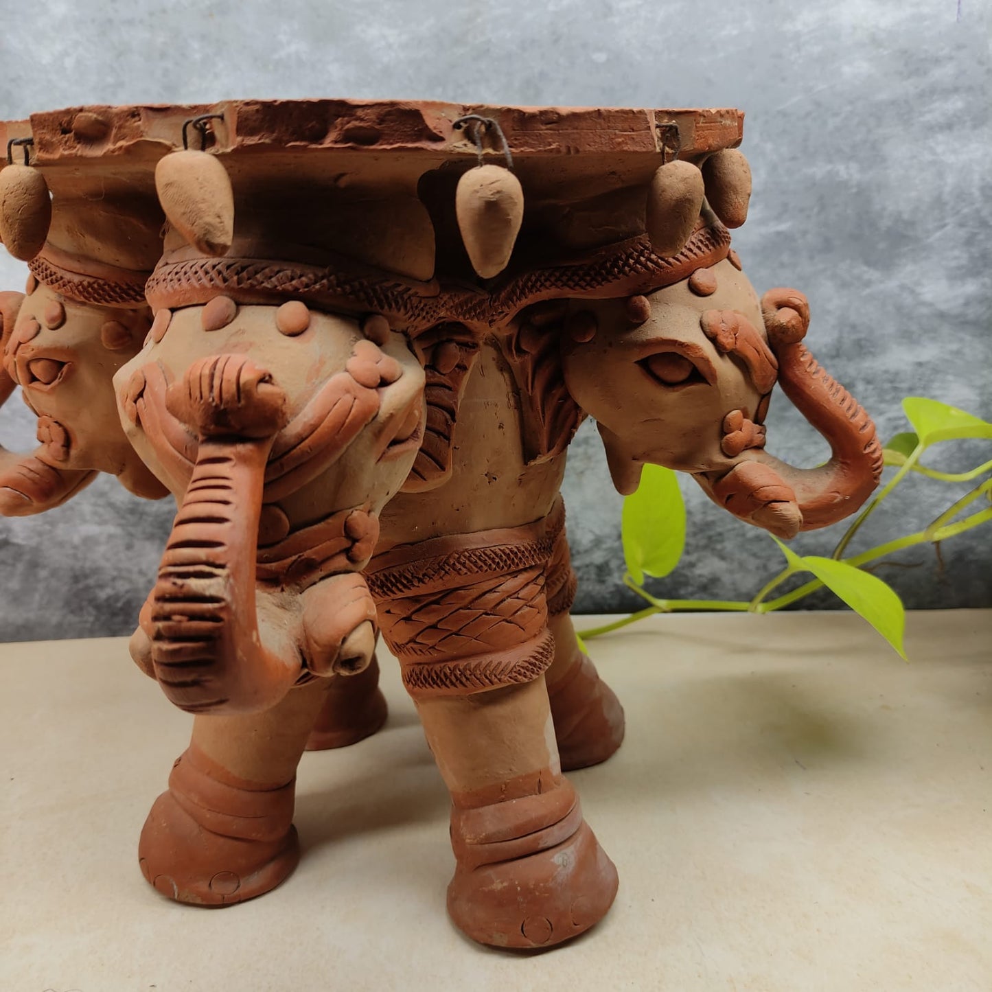 Elephant Urili Stand - ES6