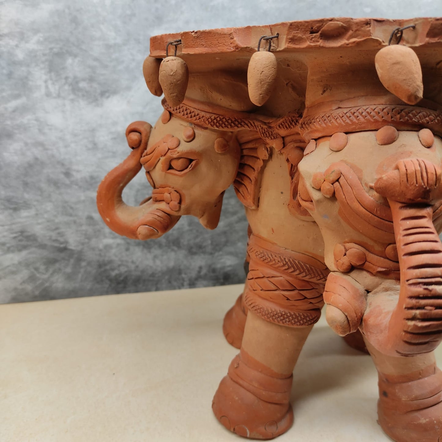 Elephant Urili Stand - ES6