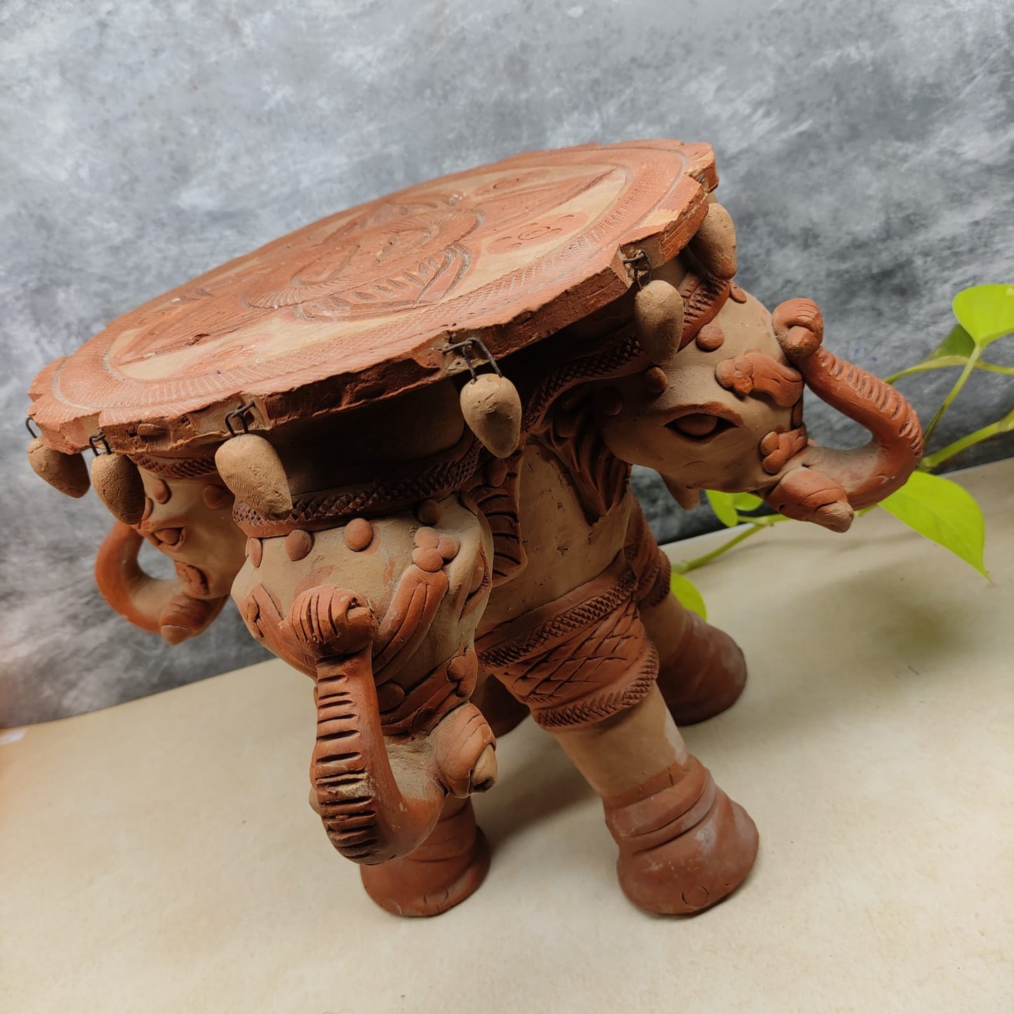 Elephant Urili Stand - ES6