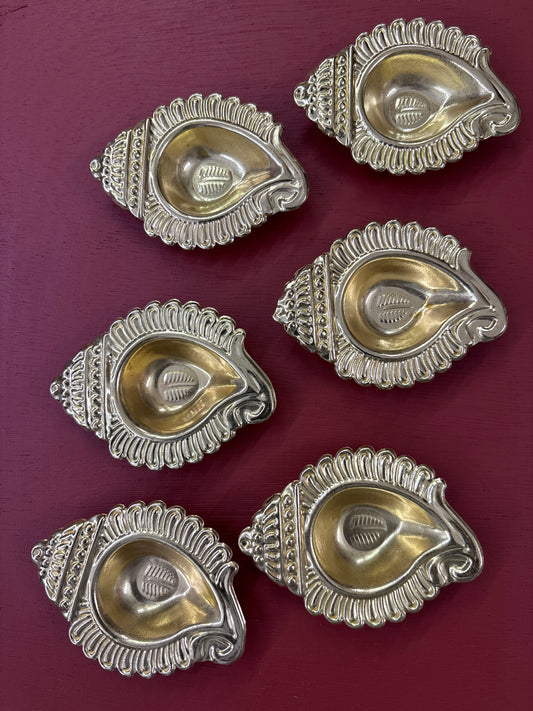 Sangu Deepam, Brass Vilakku - Set of 6 Pcs - MAN11-PR
