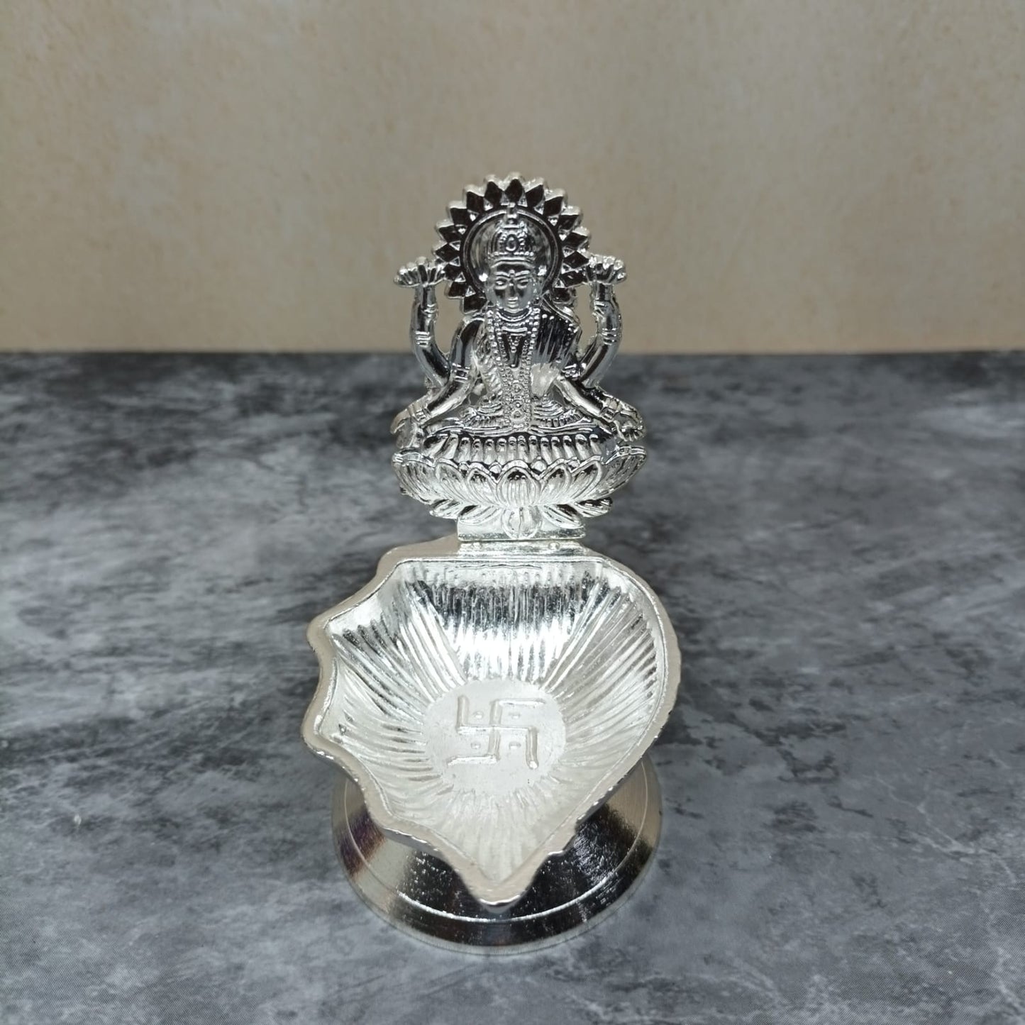 Lakshmi Vilakku - LK1