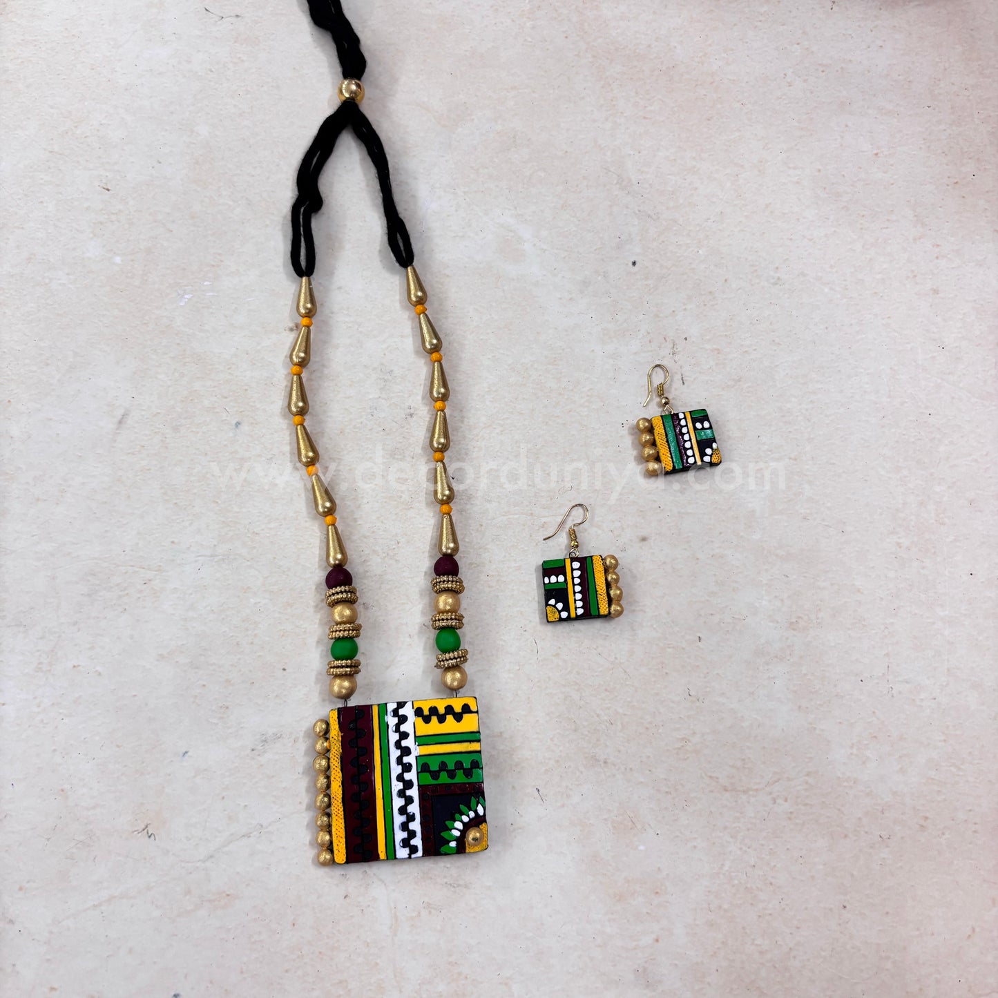 Exclusive Terracotta Jewellery Set With Intricate Design - CI1023