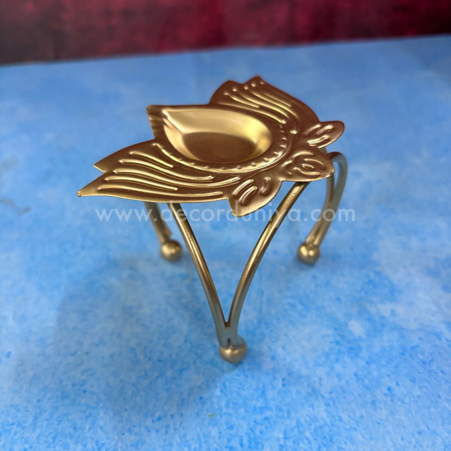 Metal Lamp Gold Finish - L1