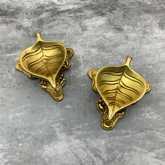 Brass Leaf Vilakku, Lamp - LL01-c