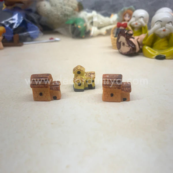 Miniature House - M137