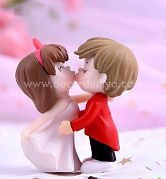Kissing Couple - M17-c