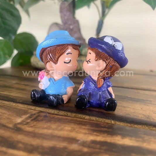 Sitting Couple - M21-c