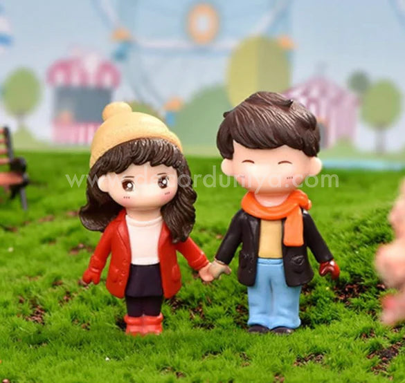 Honeymoon Couple miniatures- M46-c