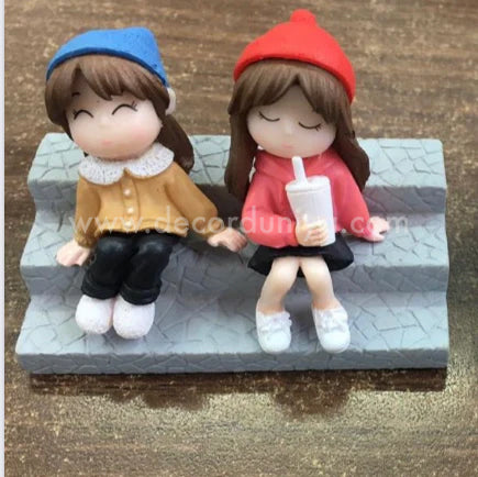 Couple on steps - M62-c