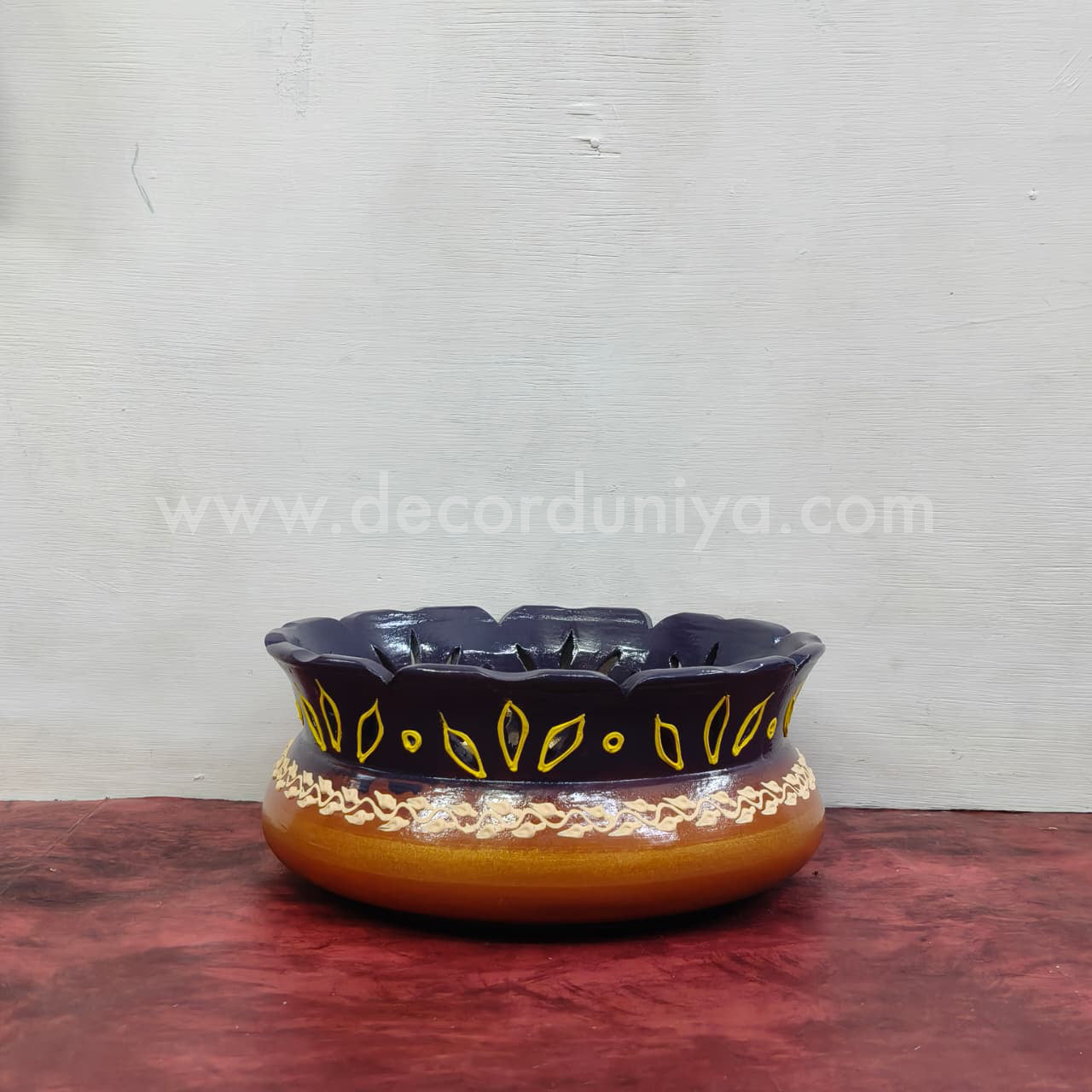 Hand Crafted Urili with Vilakku - VFS1071