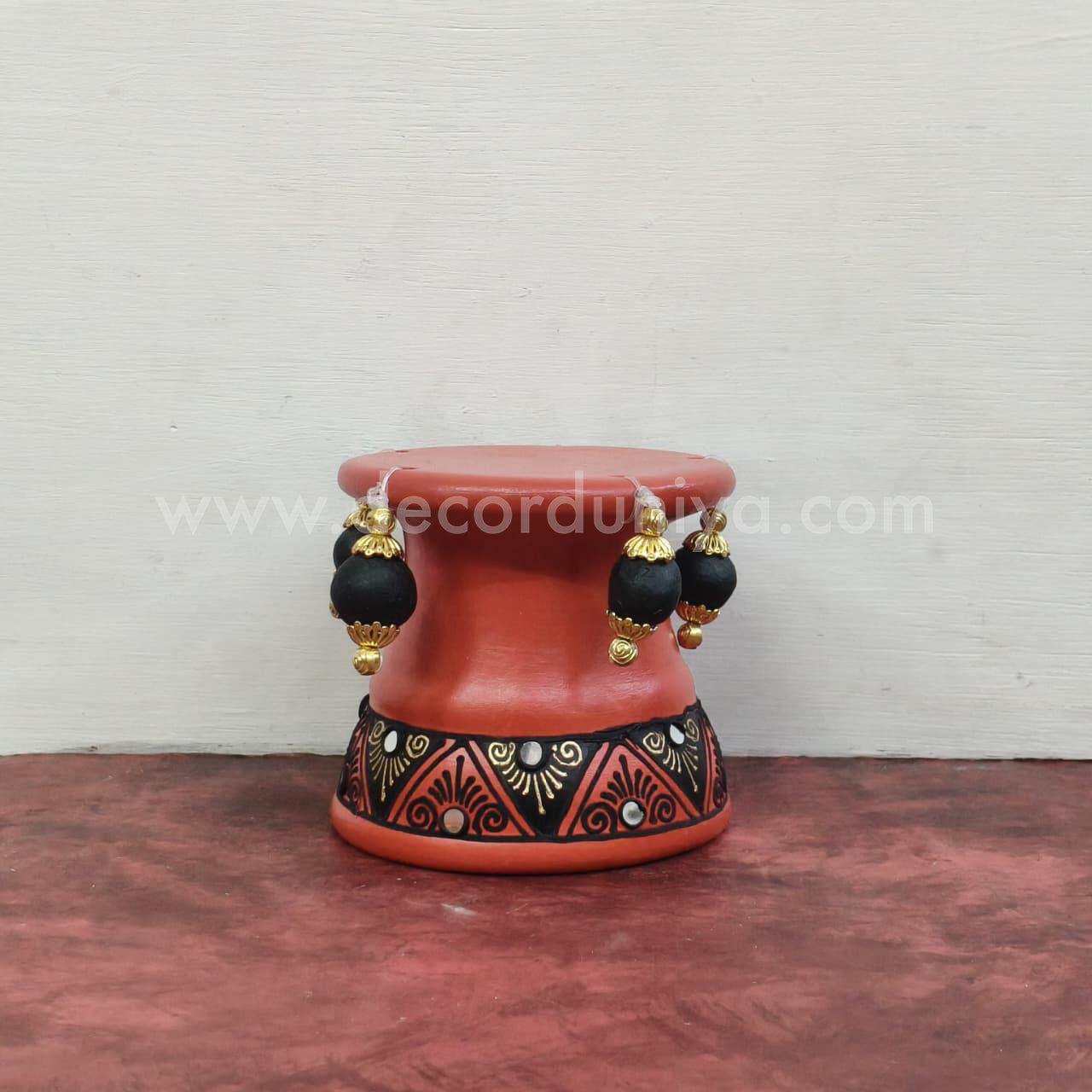 Hand Crafted Urili Stand - VS107