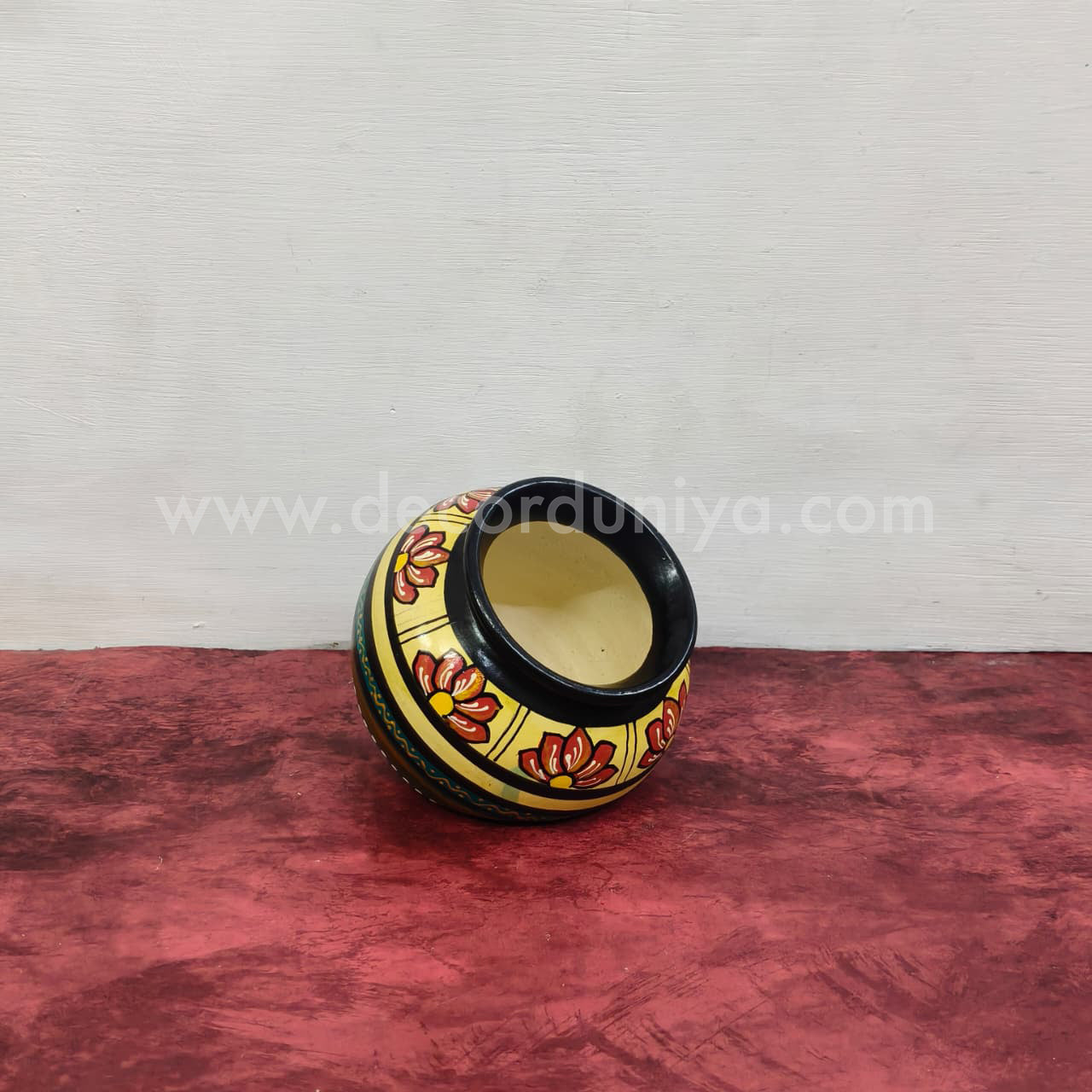 Hand Crafted and Painted Pots Set - VS104