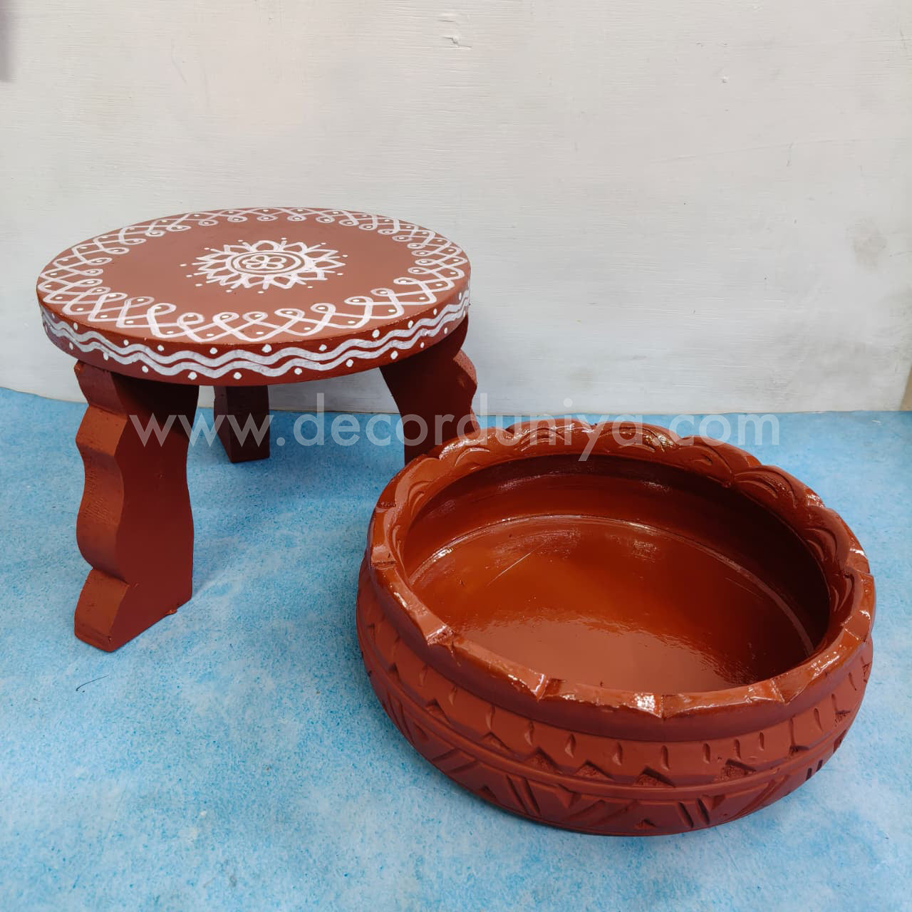 Handcrafted clay Urili and stand - CU41