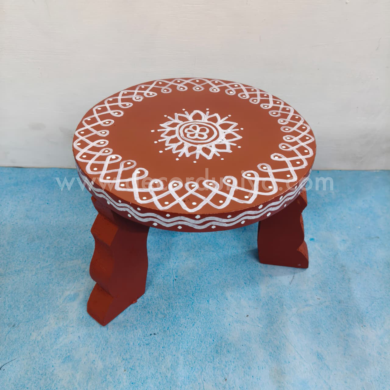 Handcrafted clay Urili and stand - CU41