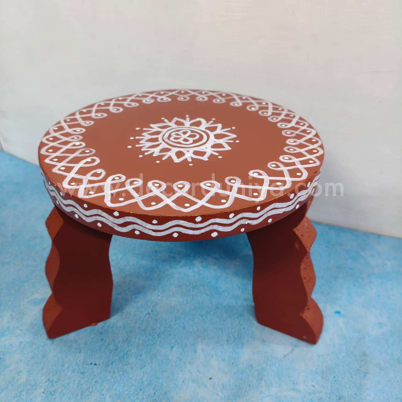 Handcrafted clay Urili and stand - CU41