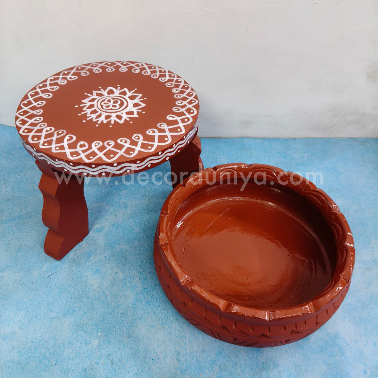 Handcrafted clay Urili and stand - CU41