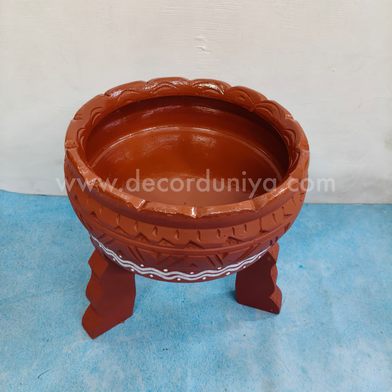 Handcrafted clay Urili and stand - CU41