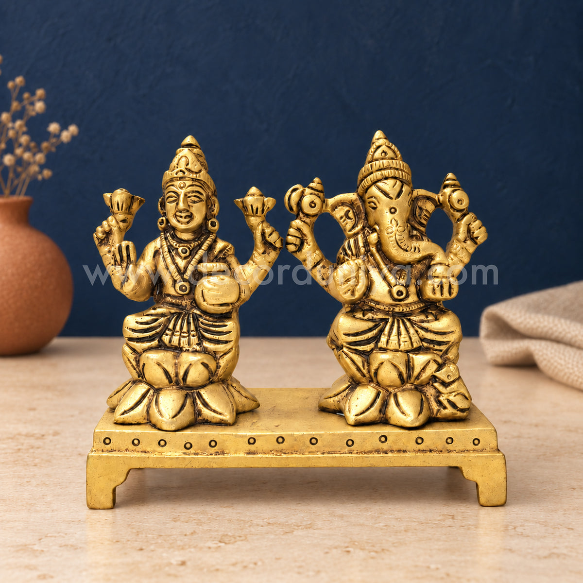 Lakshmi Ganesha with Peetam | Lakshmi Ganesh Brass Idol | Decor Duniya Brass Idols | Pooja & Home Décor – RBN33