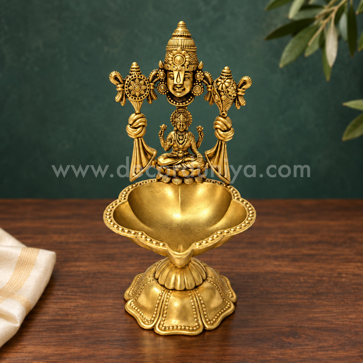Perumal Lakshmi Vilakku | Lord Venkateswara & Goddess Lakshmi Brass Lamp | Decor Duniya Brass Idols | Pooja & Home Décor – RBN62