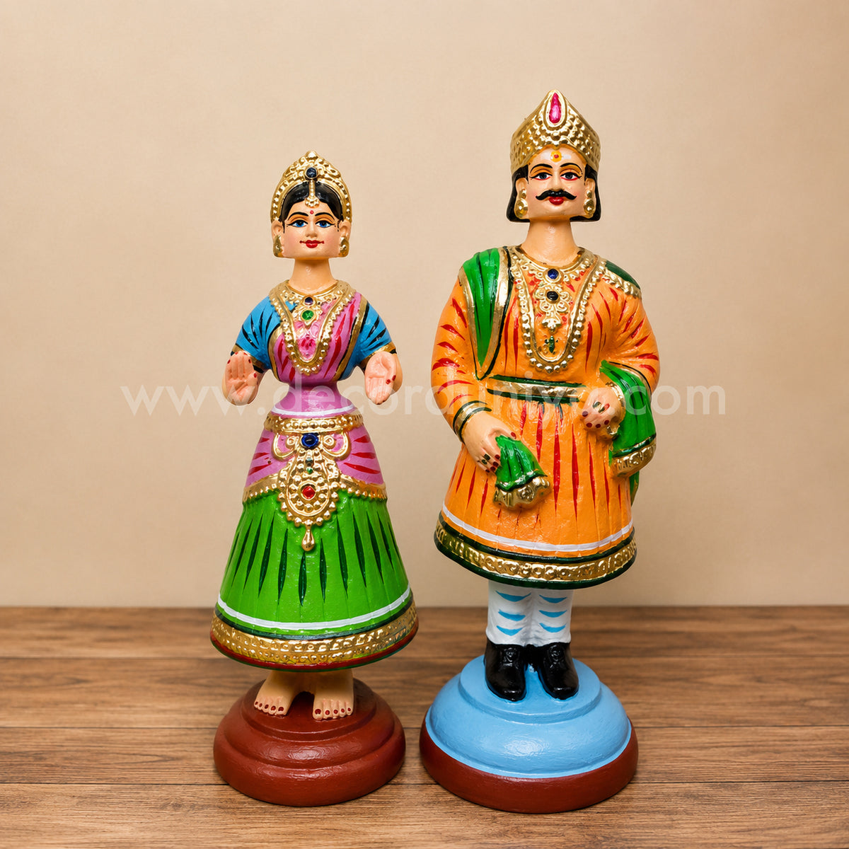 Raja Rani Thanjavur Dancing Dolls | Traditional Thalaiyatti Bommai Couple | Paper Mache | 12 Inches- TD106