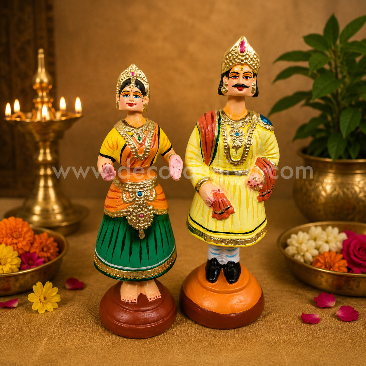 Raja Rani Thanjavur Dancing Dolls | Traditional Thalaiyatti Bommai Couple | Paper Mache | 12 Inches- TD119