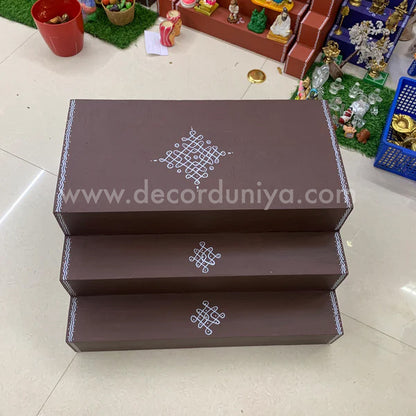 Vigraha Padi -  Golu Stand - VVS1