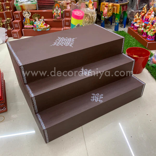 Vigraha Padi -  Golu Stand - VVS1