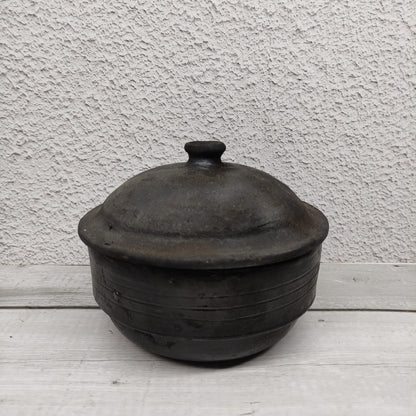 Black Pot with Lid - OCB27-c